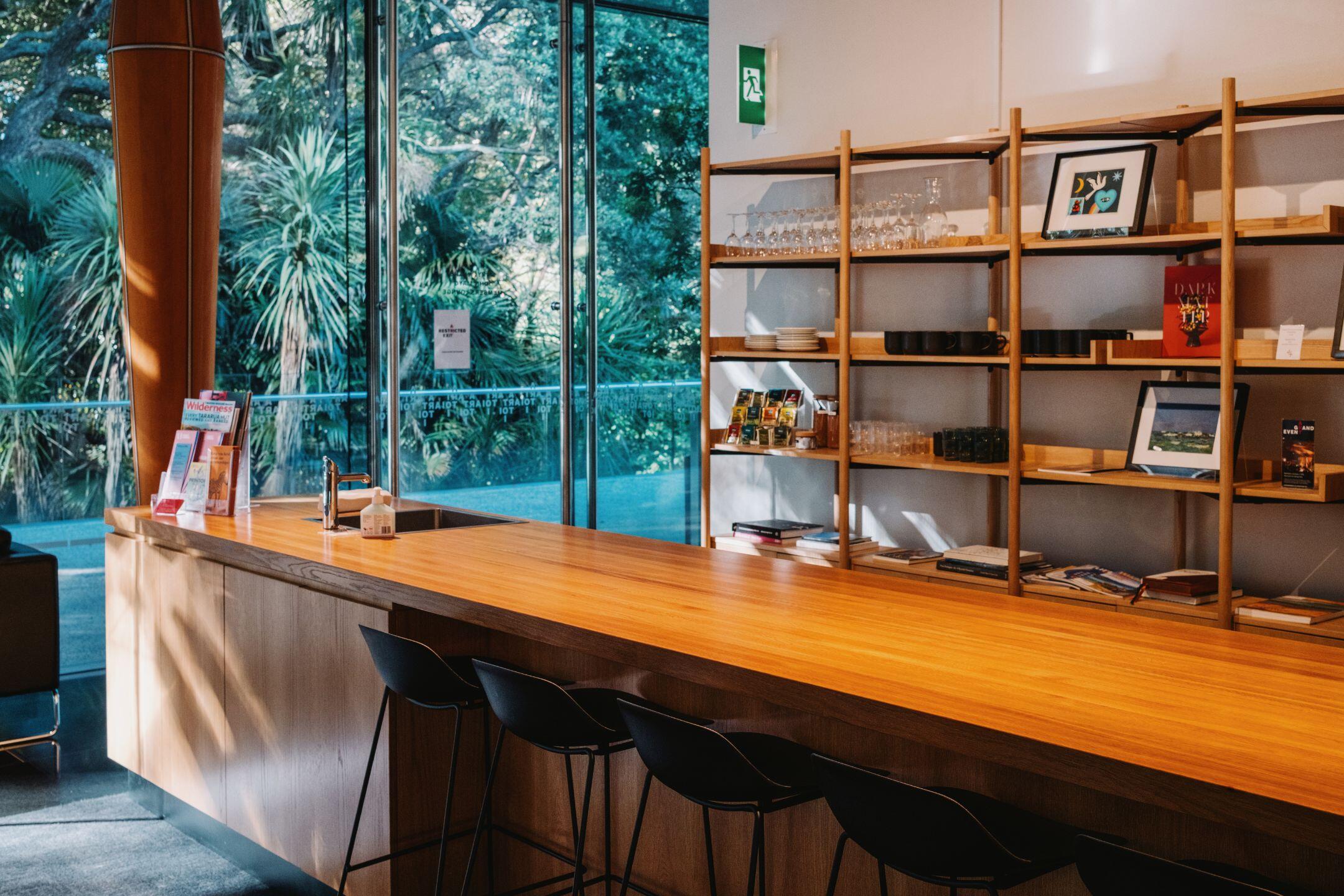 members-lounge-kitchen-bar-area-auckland-art-gallery-2160x1440px.jpg