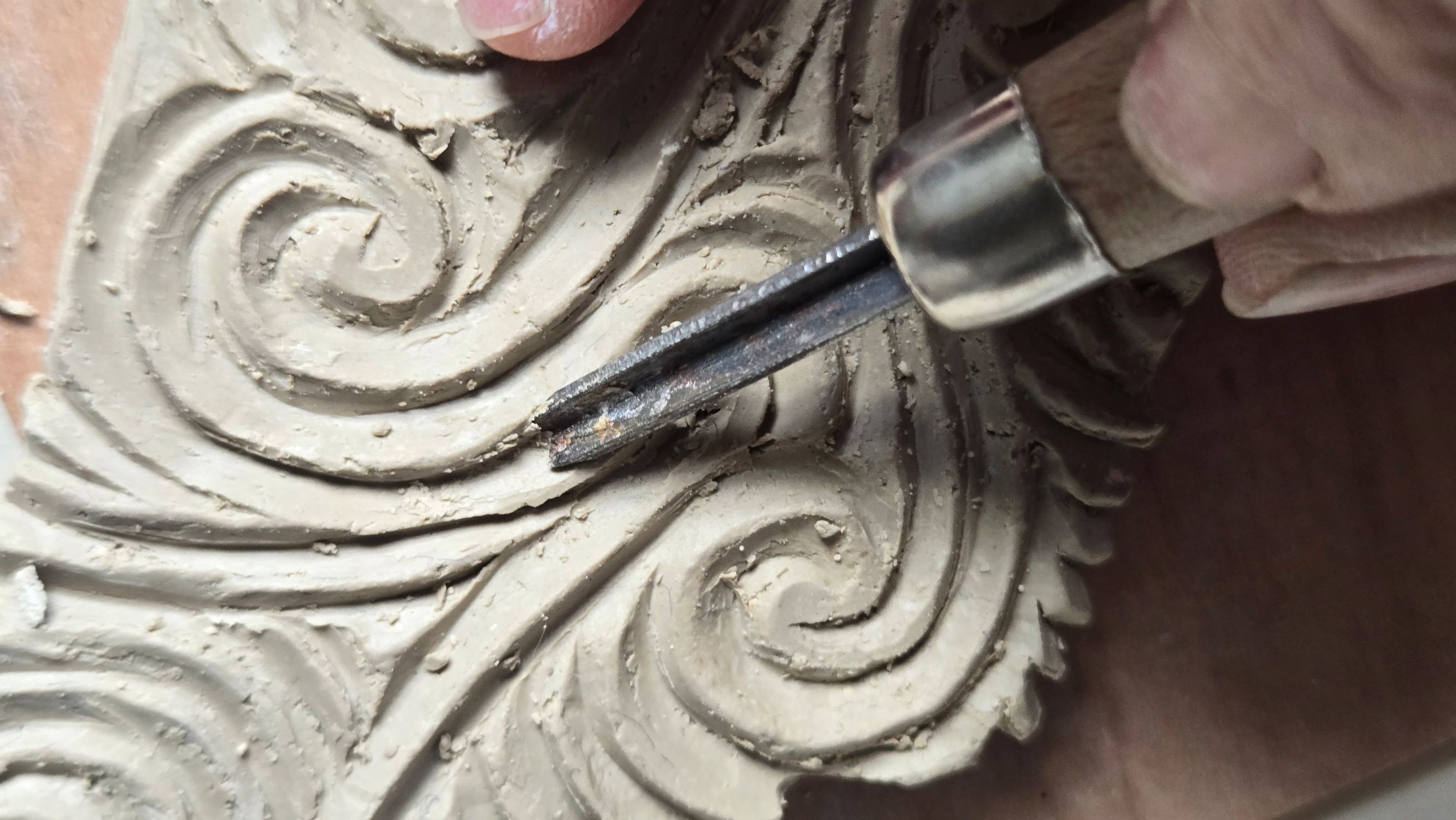 po-rewa-auckland-art-gallery-clay-carving.jpg