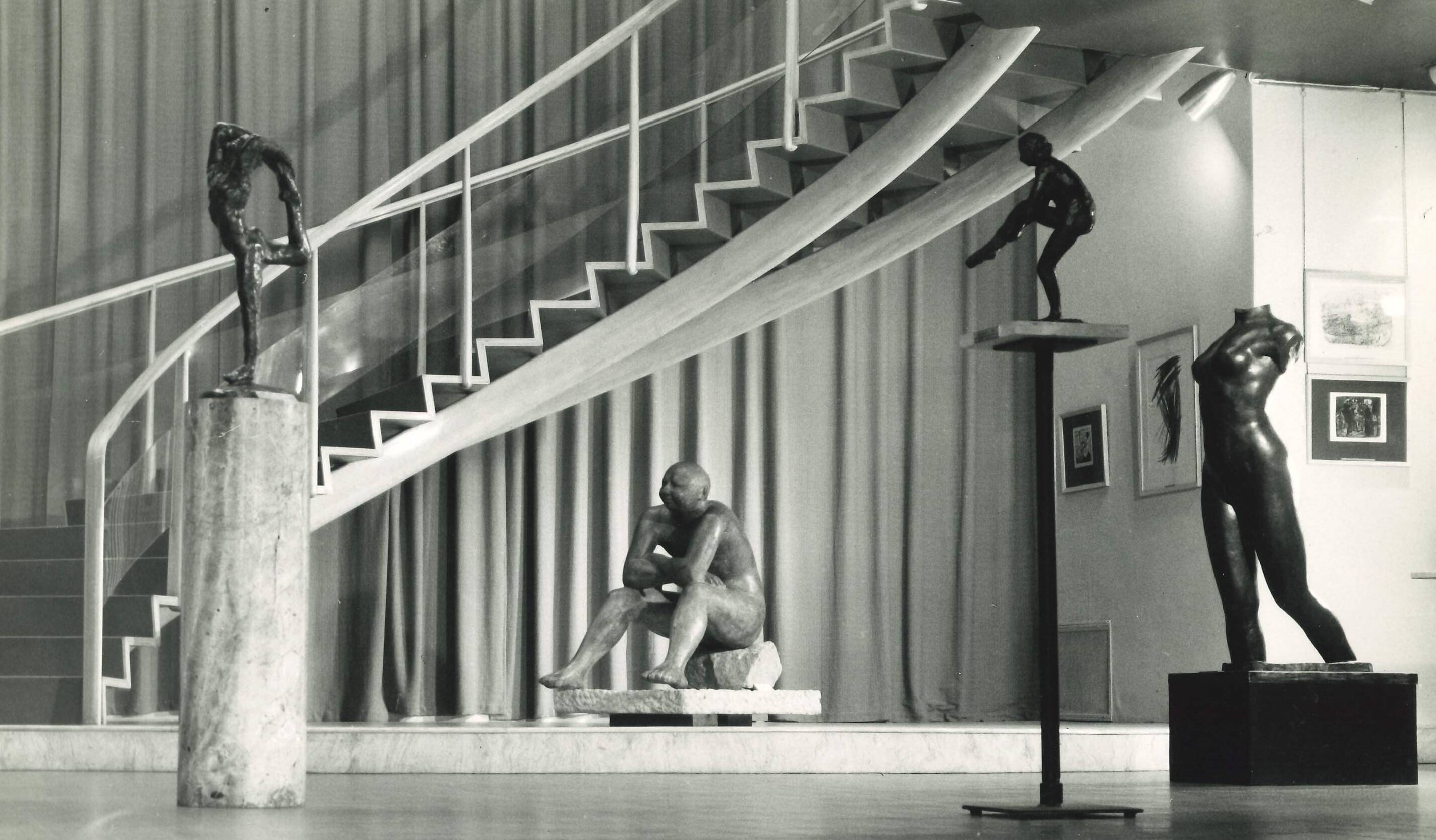 <p><em>Sculpture in France</em>, 1963,<em> </em>installation view of East Gallery Downstairs (now Mackelvie Gallery). RC2015/5/3/184</p>