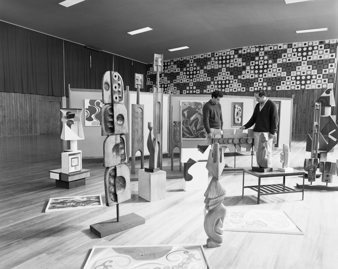 He Hītori mō ngā Whakaaturanga Whakatōpū Toi Māori o Nāianei: A History of Contemporary Māori Art Survey Exhibitions