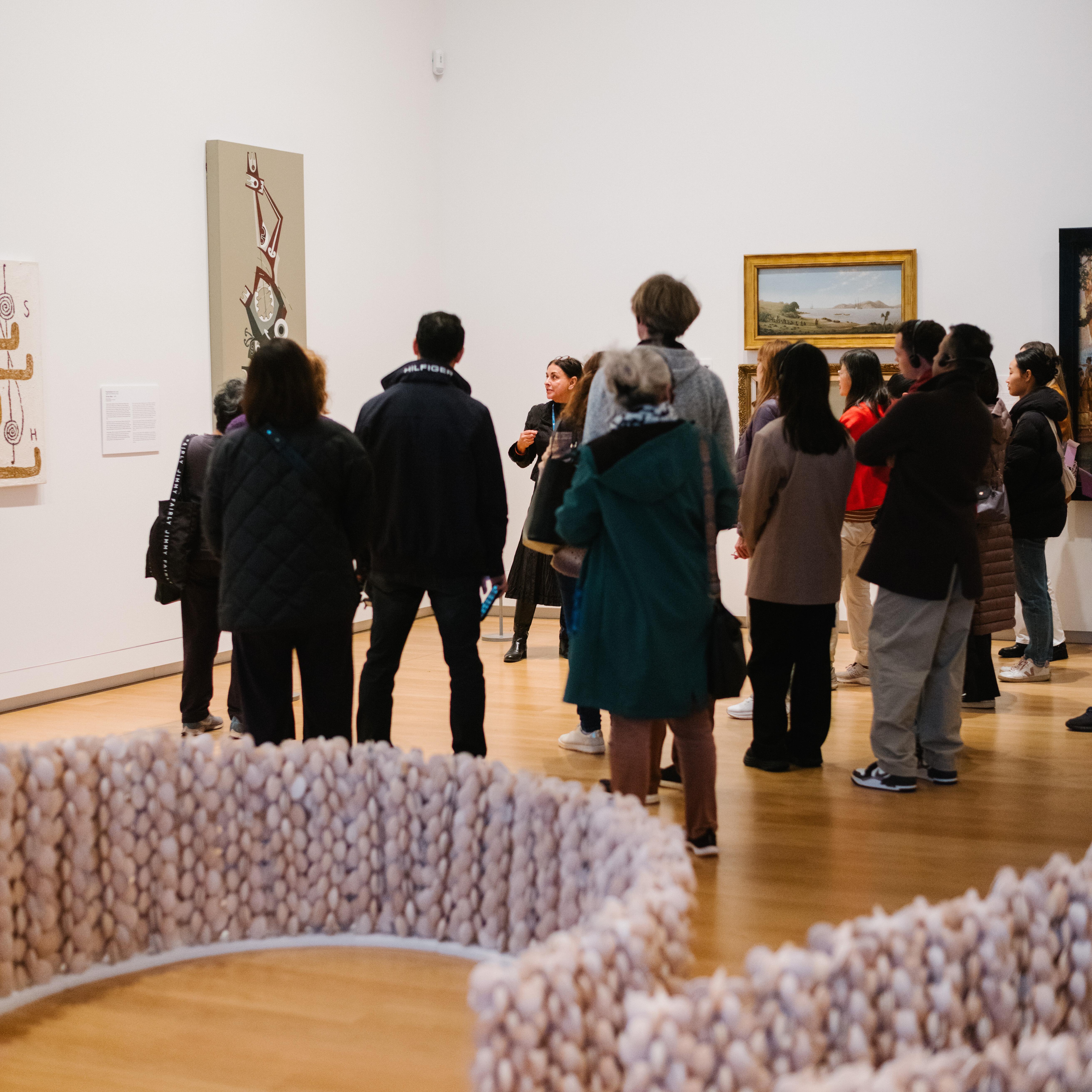 <p><strong>Gallery Tours in Mandarin</strong></p>

<p><strong>Tour time 11.30am&mdash;12.30pm<br />
导览时间：上午11点30分至下午12点30分</strong></p>

<p><strong>Tour time 3&mdash;4pm</strong></p>

<p><strong>导览时间：下午3点至4点</strong></p>

<p><strong>Main Foyer, 门厅</strong></p>

<p>Explore our exhibitions with our amazing guides, Lalita and Ying. Drawing on Lalita and Ying&rsquo;s interests and expertise, these tours give Mandarin speakers the opportunity to learn about art in their first language and deepen their art knowledge.</p>

<p>Lalita and Ying have each designed a Lunar New Year tour for our visitors, showcasing the artworks they love and want to share their knowledge about. Tours are free but bookings are essential as the maximum number per tour is 15.</p>

<p><strong>Lalita Li</strong></p>

<p>Tour time 11.30am&mdash;12.30pm</p>

<p>New Zealand Chinese Artist Lalita Li, has been a volunteer guide at Auckland Art Gallery since 2018 . Lalita has a bachelor&rsquo;s degree in fine art from Minzu University of China and completed postgraduate studies at Elam School of Fine Arts at the University of Auckland. Lalita established her own ceramic studio in 2018, where she teaches wheel-throwing and hand-building classes. She has also taught Chinese calligraphy, ink painting and Chinese art history classes at the Auckland City Library in 2023. Following on from Lalita&rsquo;s time spent in the Pingyao Shanxi Province in 2025 studying roof tile ceramics, she teaches Chinese Wadang roof tile workshops at Quarry Arts Centre, Whāngarei. Now she shares her love of art and galleries with our visitors.</p>

<p><strong>Ying Shen</strong></p>

<p>Tour time 3&mdash;4pm</p>

<p>Ying was an engineer and analyst, but promises this won&rsquo;t be a technical tour. She is an art lover and volunteer guide at Auckland Art Gallery, and enjoys sharing different ways of looking at art and the stories behind the works. Ying is excited to explore her knowledge with people from all over the world.</p>

<p>Book your tickets below and show these to Lalita or Ying on the day.</p>

<p>美术馆普通话导览服务</p>

<p>跟随出色的导览员Lalita和Ying探索奥克兰美术馆的展览。我们将借助两位导览员对于艺术的爱好以及她们的专业知识，为习惯普通话的游客们提供以母语了解艺术作品、深化艺术知识的机会。</p>

<p>Lalita和Ying为游客们分别设计了专属农历新年的导览路线，介绍她们钟爱的艺术作品并分享与其相关的信息。导览免费参与，但参与者需提前预约，每次导览限员15人。</p>

<p><strong>Lalita Li</strong></p>

<p>导览时间：上午11点30分至下午12点30分</p>

<p>新西兰华人艺术家Lalita Li自2018年以来一直担任着奥克兰美术馆的志愿者导览员。她有着中央民族大学的美术学士学位，并曾在奥克兰大学Elam美术学院深造。</p>

<p>Lalita于2018年建立了自己的陶艺工作室，传授拉坯和捏塑技法。她还于2023年在奥克兰市立图书馆教授过中国书法、水墨画及中国艺术史课程。继2025年在山西平遥研习屋瓦陶瓷工艺后，Lalita又在位于旺阿雷的采石场艺术中心（Quarry Arts Centre）指导中国瓦当工坊。如今她将经由导览服务，与游客们分享她对艺术与美术馆的热爱。</p>

<p><strong>Ying Shen</strong></p>

<p>导览时间：下午3点至4点</p>

<p>Ying是一位工程师兼分析师，但我们保证这次导览和理工技术无关。身为艺术爱好者与奥克兰美术馆志愿者导览员，Ying乐于分享不同的艺术作品欣赏方式以及这些作品背后的故事。</p>

<p>Ying期待着与来自世界各地的人们共同探索她的艺术知识领域。</p>

<p>请在下方进行导览预约，并在活动当天将预约凭证向Lalita或Ying出示。</p>

<p><a href="https://tix.aucklandartgallery.com/events/019bc448-85da-005e-82b7-9669fba6ecfb"><strong>Book now&nbsp;</strong></a></p>

<p><a href="https://tix.aucklandartgallery.com/events/019bc448-85da-005e-82b7-9669fba6ecfb"><strong>立即预订</strong></a></p>

<p>&nbsp;</p>
