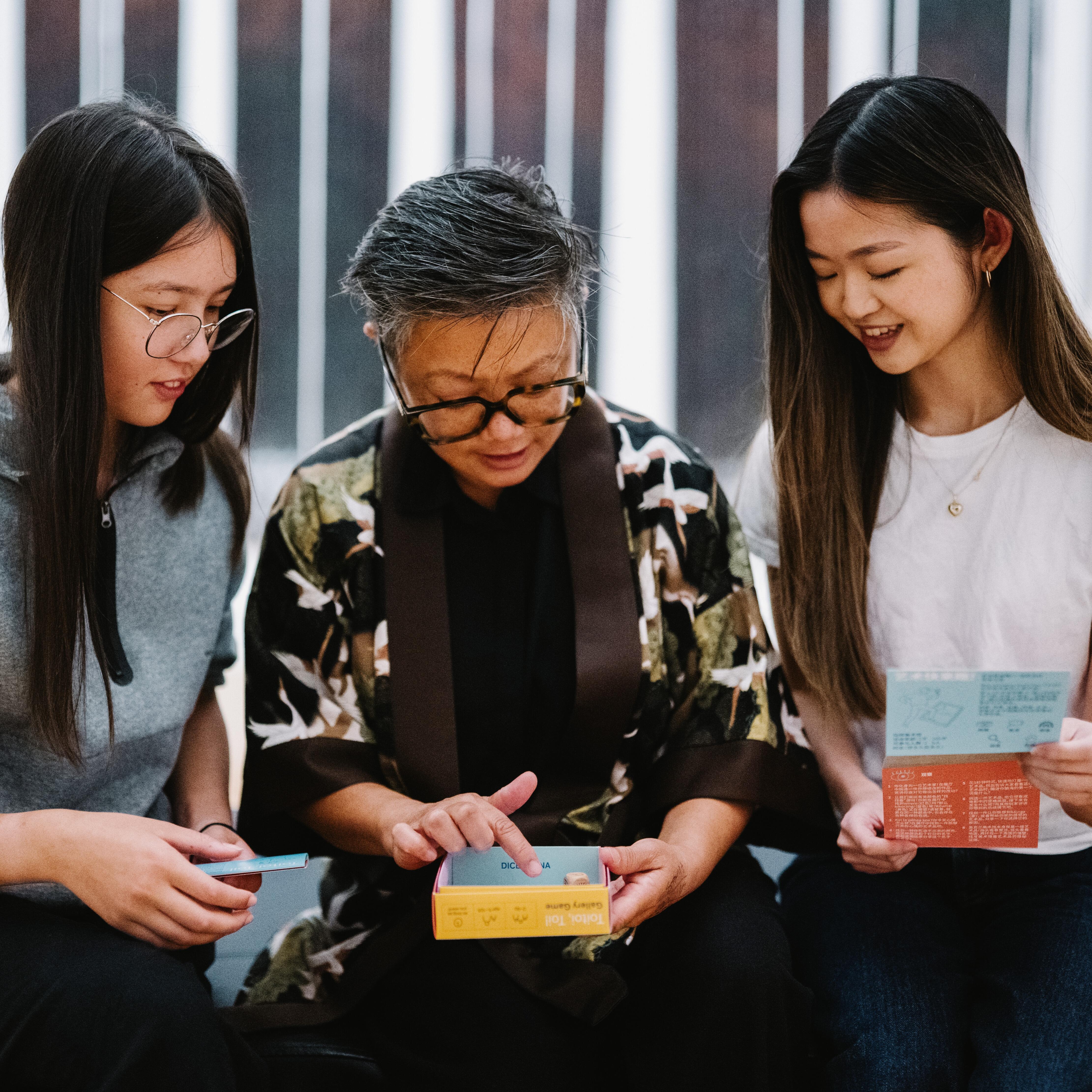 <p><strong>Toitoi, Toi! &ndash; the New Art Gallery Treasure Hunt</strong></p>

<p><strong>3.30&mdash;4.30pm</strong></p>

<p><strong>下午3点30分至4点30分</strong></p>

<p><strong>Members Lounge &ndash; Level 2</strong></p>

<p><strong>美术馆2层（Level 2）的会员休息室（Members Lounge）</strong></p>

<p>Come play with us this Lunar New Year! Be one of the first to try out our new gallery game Toitoi, Toi!</p>

<p>Toitoi, Toi! will have you exploring the Gallery and looking at art in new and novel ways. No art knowledge is needed to play &ndash; this art adventure is a great way to reframe (pun intended) how you look at art and how you experience being in the Gallery.</p>

<p>In this session you&rsquo;ll explore Louise Bourgeois: In Private View (Level 2) and Taimoana Coastlines: Art in Aotearoa (Ground). The year of the Fire Horse is considered a lucky time for progress and new experiences, encouraging you to take a new way of looking into the new year and see what alternative approaches can bring to your point of view.</p>

<p>Look, imagine, dance, smell and share &ndash; and discover boundless stories and creativity in art.</p>

<p>Form your own group with friends or buddy up in teams with new friends. The game is available in Mandarin and English with bilingual facilitators to explain the rules of play.</p>

<p>Bookings are essential as we have a limit of 30 people.</p>

<p>Meet in the Members Lounge on Level 2 to gather your resources.</p>

<p>在农历新年和我们一起玩游戏吧！成为抢先体验全新的美术馆寻宝游戏《艺术快来瞧！》/Toitoi, Toi! 的玩家之一！《艺术快来瞧！》/Toitoi, Toi! 将引导你以新颖、奇趣的视角探索美术馆，欣赏其中珍藏的艺术品。玩家无需具备任何艺术知识&mdash;&mdash;这场艺术探险将成为帮助你重塑艺术观察方式以及美术馆游玩体验的点睛之笔（一语双关！）。</p>

<p>在本次活动中，你将探索《路易丝&middot;布尔乔亚：透过私人藏家之眼》（位于2层） 以及《Taimoana | 海岸线：新西兰艺术》（位于地面层）两个展览。火马之年被视为带来进步与全新体验的吉时，激励着你以焕然一新的视角放眼新年，看看不同的尝试可以开启怎样的视界。</p>

<p>观察、想象、起舞、闻嗅、交流&mdash;&mdash;发掘艺术中蕴藏的无穷故事和无限创意吧！</p>

<p>与好友组建自己的团队，或邀请刚认识的朋友结伴而行。游戏卡片有中文和英文两种语言可供选择，并有可以熟练运用双语的员工为你悉心讲解游戏规则。</p>

<p>游戏限员30人，请务必提前预定。</p>

<p>参与者们将在位于美术馆2层（Level 2）的会员休息室（Members Lounge ）集合，领取参加游戏所需的材料。</p>

<p><a href="https://tix.aucklandartgallery.com/events/019c2073-f7d6-9522-dc9d-27aae6a738d8">Book now&nbsp;</a></p>

<p><a href="https://tix.aucklandartgallery.com/events/019c2073-f7d6-9522-dc9d-27aae6a738d8">立即预订</a></p>
