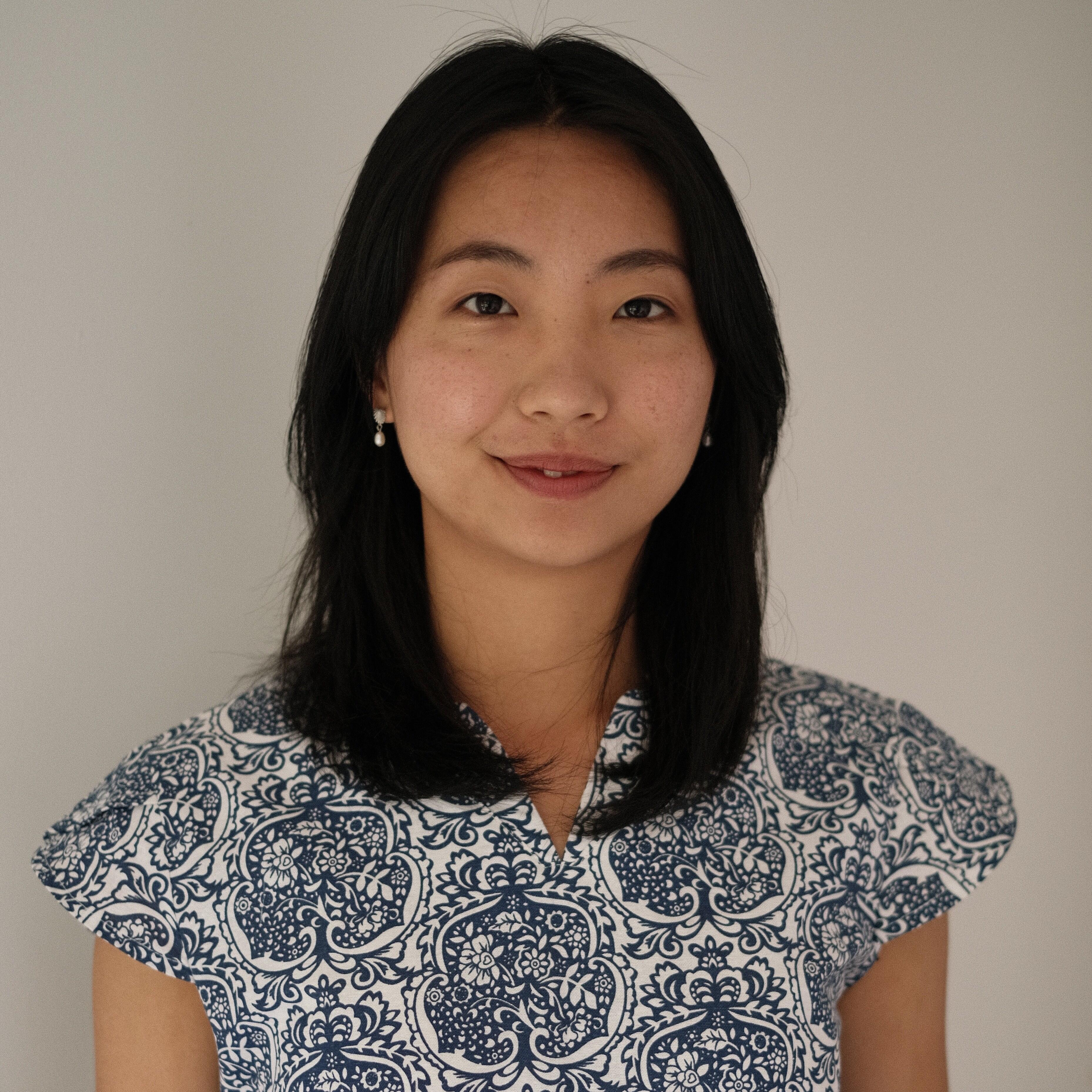 <p><strong>Reflections and Intentions</strong></p>

<p><strong>自我省思与新年立志</strong></p>

<p><strong>3&mdash;4pm</strong></p>

<p><strong>下午3点至4点</strong></p>

<p><strong>E H McCormick Library &ndash; Mezzanine </strong></p>

<p><strong>位于美术馆夹层的E H McCormick图书馆</strong></p>

<p>Lunar New Year is the most significant festival in the traditional Chinese calendar. It marks the changing of seasons and invites us to live in harmony with the rhythms of nature.</p>

<p>To prepare us for this transition, many Lunar New Year customs centre on acknowledging the past and welcoming the new (辞旧迎新). Visiting family and paying respect to ancestors allow us to remember our roots, while sharing blessings and decorating our spaces allow us to set positive intentions for the year ahead (立志).</p>

<p>Join us to explore how traditional calendars attune us to natural rhythms, and experience the reflective and intention-setting practices of the Lunar New Year. In a meditative space, you will be guided to reflect and plan your &lsquo;open home&rsquo; visits (拜年).</p>

<p>You will also create calligraphy blessing cards (福卡) that you can hang in your home or car as a daily reminder of your aspirations.</p>

<p>Emily Peng 彭丽秦 is a Tāmaki-based multimedia artist with whakapapa to Xiamen and Hebei, China. She often explores the interconnectedness between cultures and people, wellbeing, and the environment.</p>

<p>Free to attend &ndash; bookings essential</p>

<p>农历新年是华夏传统历法中最重要的节庆。它标示着时令的更迭，鼓励我们接纳自然的节律，与之和谐同生。</p>

<p>正因为此，许多农历新年习俗都建立在&ldquo;辞旧迎新&rdquo;的理念之上，以顺应即将到来的时序变迁。探亲、祭祖让我们铭记本源；互赠祝福、装点居所则有助于我们为来年立志。</p>

<p>加入我们，探索华夏传统历法如何帮助我们与自然节律共栖共鸣，在农历新年到来之时，省思过往，并为新的一年确立志向。在适合冥想的空间中接受引导，进行自我省思，并为你的拜年活动做出计划。</p>

<p>你也可以制作能够悬挂在家中或车内的&ldquo;福卡&rdquo;，作为对自己新年志向的日常提醒。</p>

<p>Emily Peng 彭丽秦是一位祖籍厦门与河北的奥克兰多媒体艺术家。她致力于探索文化与人、福祉、环境之间的相互关联。</p>

<p><a href="https://tix.aucklandartgallery.com/events/019c2062-d905-b6c8-34a7-9590612c29c3"><strong>Book now&nbsp;</strong></a></p>

<p><a href="https://tix.aucklandartgallery.com/events/019c2062-d905-b6c8-34a7-9590612c29c3"><strong>立即预订</strong></a></p>
