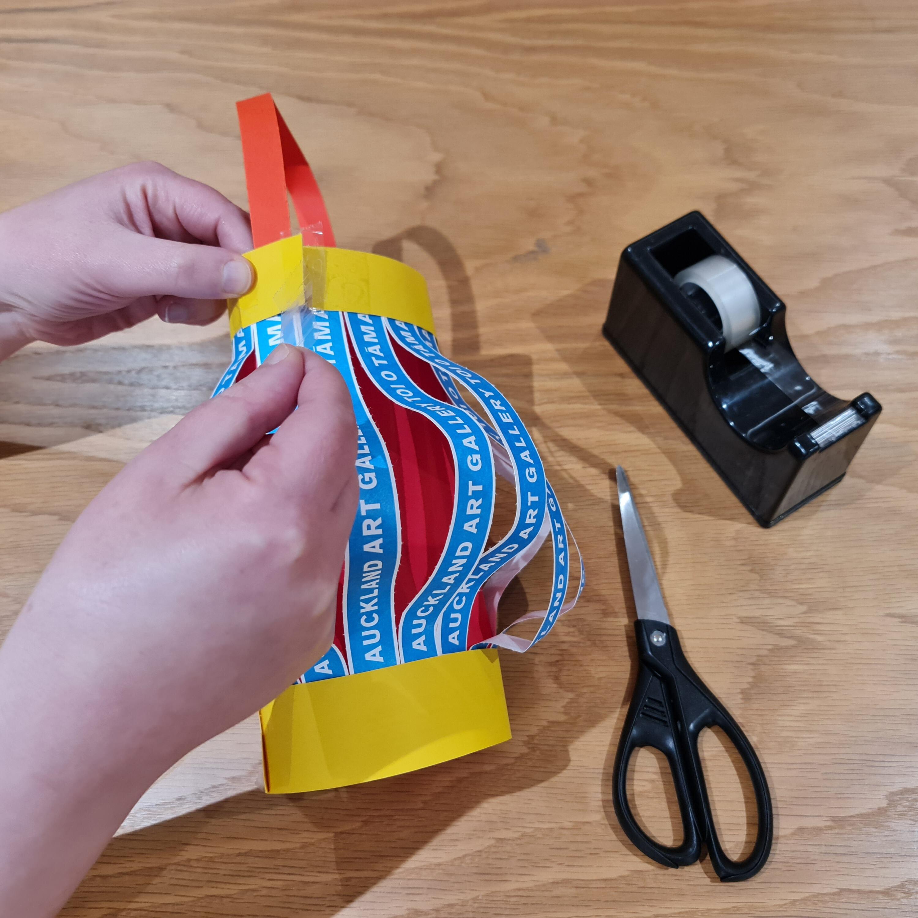 <p><strong>BOOKED OUT | Lunar New Year Crafting for Blind and Low Vision Visitors </strong></p>

<p><strong>为视觉障碍人士打造的春节手工活动</strong></p>

<p><strong>3&mdash;4pm&nbsp;</strong></p>

<p><strong>下午3点至4点</strong></p>

<p><strong>Classroom/Studio,&nbsp;位于地下层（Lower Ground Level）的工作室（Studio）</strong></p>

<p>Welcoming our Blind and Low Vision visitors to join in the crafting fun and celebrate Lunar New Year at Auckland Art Gallery Toi o Tāmaki.</p>

<p>Connect with the spirit of the season and create your own Chinese lantern or make a touch piece of your name in Korean Calligraphy.</p>

<p>Lanterns have been an important part of Chinese culture for centuries, symbolising hope, prosperity and good fortune. Traditionally, they light up festivals and mark the end of Lunar New Year celebrations. Our lantern strips are made of Auckland Art Gallery wristbands that were destined for landfill &ndash; upcycling them into lanterns gives them a longer life.</p>

<p>You also have the option to decorate your name written in Korean calligraphy. When registering, please provide your name and the name of your companion if booking for them.</p>

<p>All materials provided, no experience is necessary, just bring your creativity!</p>

<p>We will meet in the main foyer just inside the front door and make our way to the classroom together.</p>

<p>This activity has a limited capacity of 20 participants. Nicola Owen from Audio Described Aotearoa and two volunteers from Blind Low Vision NZ will be there to support the making session.</p>

<p>Please book your place/s through the link below. If attending with a sighted companion, please book tickets for them also &ndash; there is capacity for only one sighted companion per purchase.</p>

<p>&nbsp;</p>

<p>奥克兰美术馆邀请有视觉障碍的朋友们前来参与手工制作活动，与我们共贺农历新年。</p>

<p>沉浸在佳节氛围里，制作专属于你的中式灯笼，或用韩文书法创作写有你姓名的触感装饰。</p>

<p>象征着希望、昌盛与吉祥的灯笼在数百年间一直是中华文化的重要组成部分。在中华传统中，这些灯笼为一个又一个节日增光添彩，同时也标志着农历新年庆典的落幕。灯笼的外罩由奥克兰美术馆独有的腕带制成。这些腕带原本要被丢弃于垃圾填埋场&mdash;&mdash;将它们改造为灯笼赋予了它们更长的生命周期。</p>

<p>你也可选择用韩文书法书写你的姓名作为装饰。在注册时请提供你的姓名，若为陪同人员注册，则请同时提供陪同人员的姓名。</p>

<p>美术馆将供应活动所需的一切材料。技术和经验不是必需品，只要带上你的创意就行！</p>

<p>我们将在美术馆地面层靠近入口处的门厅（Main Foyer）集合，然后一同前往手工教室。</p>

<p>本次活动限员20人。来自新西兰口述影像协会（Audio Described Aotearoa）的妮古拉&middot;欧文（Nicola Owen）与来自新西兰视觉障碍协会（Blind Low Vision NZ ）的两位志愿者将到场协助我们的手工制作环节。</p>

<p>请通过下方链接预订。若你将由视力正常的同伴陪同参与，请同时为陪同人员预订&mdash;&mdash;每位参与者限为一位陪同人员预定。</p>

<p><a href="https://tix.aucklandartgallery.com/events/019bc476-02f0-da84-0a25-81bbe715ac35"><strong>Book now&nbsp;</strong></a></p>

<p><a href="https://tix.aucklandartgallery.com/events/019bc476-02f0-da84-0a25-81bbe715ac35"><strong>立即预订</strong></a></p>
