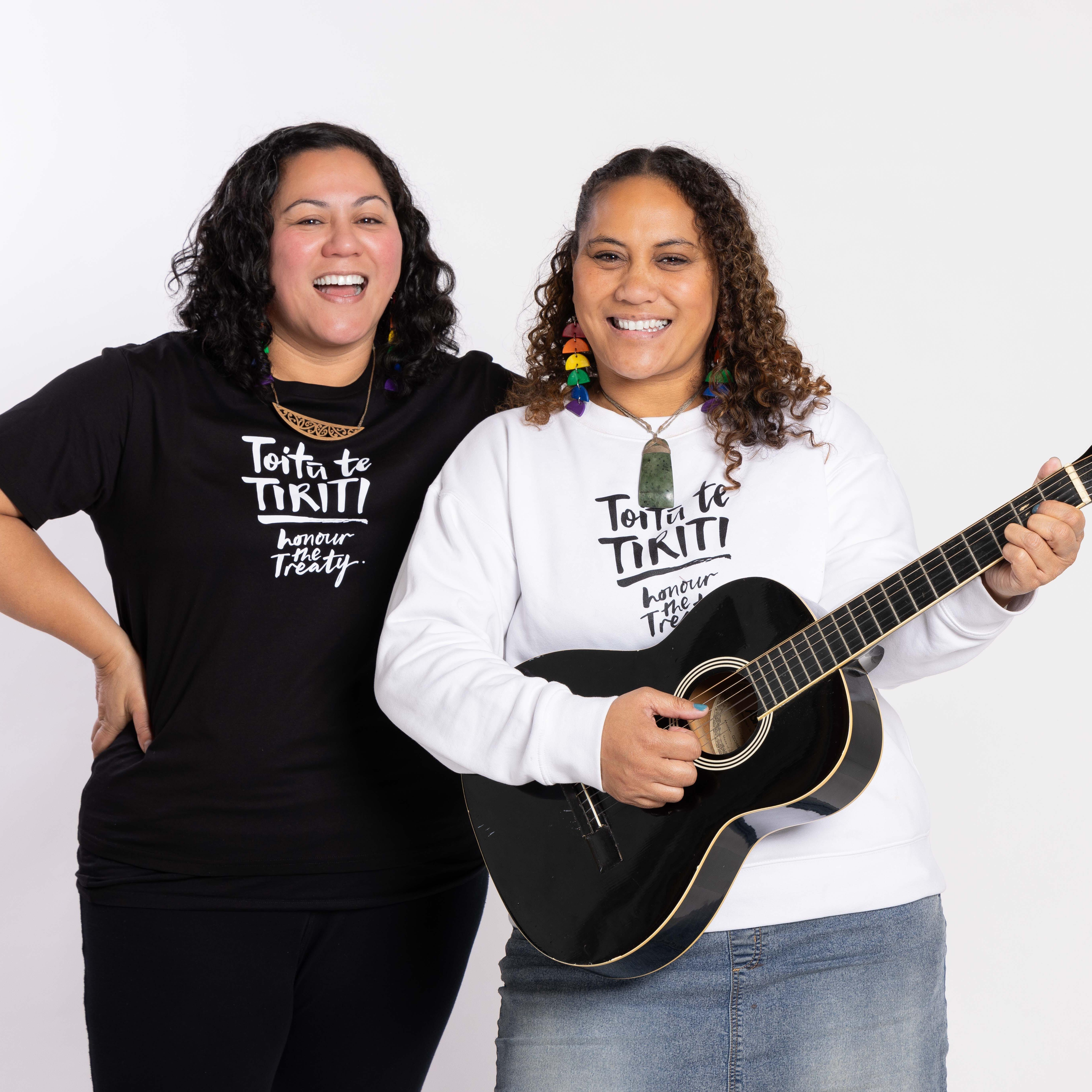 <p><strong>MUSIC</strong></p>
<p><strong>Loopy Tunes</strong></p>
<p><strong>11.20am–12pm</strong></p>
<p><strong>Te Ātea | North Atrium, Mezzanine</strong></p>
<p>Loopy Tunes Preschool Music are Christchurch-based sisters Siu Williams-Lemi and Leah Williams-Partington, with whakapapa to Ngāpuhi and Tonga. Known for their joyful bilingual Māori and Pasifika children’s waiata, they bring a vibrant cultural flavour to kids’ music in Aotearoa.</p>
<p>Winners of three 2025 Aotearoa Children’s Music Awards, they continue to inspire tamariki through live shows, tours, and their YouTube series, Music Time with Loopy Tunes.</p>
<p>Join in the fun, singing and dancing with Loopy Tunes!</p>
<p> </p>