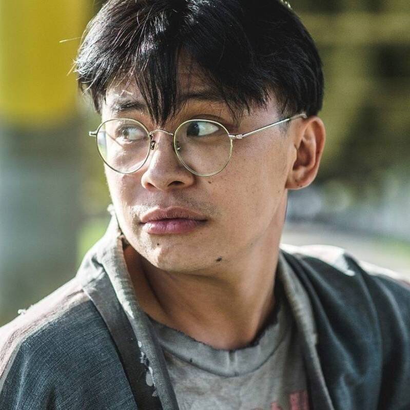 <p><strong>Nathan Joe</strong></p>

<p><a href="https://nathanjoe.com/">Nathan Joe </a>(he/him) is a Chinese-Kiwi playwright (2021 Bruce Mason Playwriting Award) and performance poet (2020 National Slam Champion). Most recently, his play Losing Face premiered as part of Q Matchbox 2023. Previous work includes Scenes from a Yellow Peril which had its world premiere at the ASB Waterfront Theatre in 2022 and curating BIPOC spoken word event DIRTY PASSPORTS. He has written for both Theatre Scenes and The Pantograph Punch as a theatre critic. During the day he is an arts administrator and has previously worked as the programming assistant and interim programming manager at Basement Theatre. He is currently the creative director at Auckland Pride.</p>

<p>Nathan Joe (称谓：他) 是一位新西兰华裔剧作家(2021年 Bruce Mason Playwriting Award 获奖者) 和表演诗人(2020年 National Slam 诗歌擂台赛冠军)。他最新的舞台剧作品《Losing Face》首映于Q Matchbox 2023。早期的作品包括于2022年在 ASB Waterfront Theatre 首映的《Scenes from a Yellow Peril》。除此之外，他策划了以有色人种为主题的诗歌朗诵活动《DIRTY PASSPORTS》，更作为舞台剧评论人，为《Theatre Scenes》和《The Pantograph Punch》供稿。 Nathan 的正职是艺术管理人，曾在 Basement Theatre 任职项目助理及代理项目经理。现于 Auckland Pride 担任创意指导</p>

