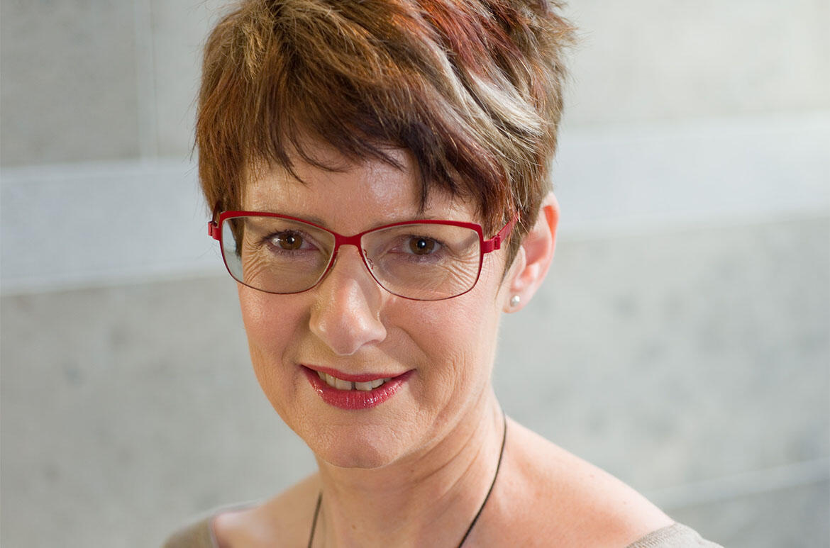 <p><em>Dr Zara Stanhope </em></p>