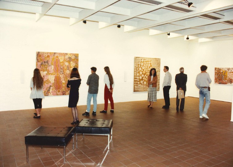 <p>Visitors at the exhibition <em>The Painted Dream</em>, 1991. RC2015/5/1/5/149/27</p>
