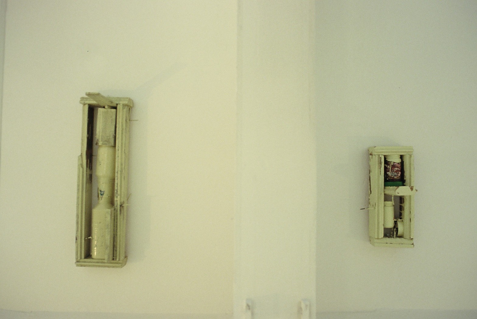 <p>Grant Lingard, S<em>tate House Yellow (1 &amp; 2)</em>, 1985, exhibited in <em>Skeletons</em> (June 1985), James Paul Gallery, Christchurch (installation detail). Image courtesy of the Grant Lingard Archive</p>