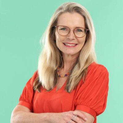 <p><strong>MUSIC</strong></p>
<p><strong>Suzy Cato</strong></p>
<p><strong>10.50–11.20am & 12.55–1.25pm</strong></p>
<p><strong>Te Ātea | North Atrium, Mezzanine</strong></p>
<p>A beloved Kiwi entertainer, educator and advocate for children, Suzy Cato has been a cherished part of New Zealand households for over three decades. With her warm smile and iconic ‘Hello, my friend’, welcome she continues to inspire, educate and uplift tamariki and whānau across Aotearoa.</p>
<p>Join Suzy for a special story time and musical performance – fun for the whole whānau!</p>