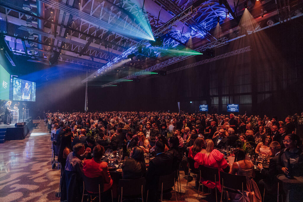 https://cdn.aucklandunlimited.com/conventions/assets/media/viaduct-events-centre-waiheke-1-banquet-135.jpg