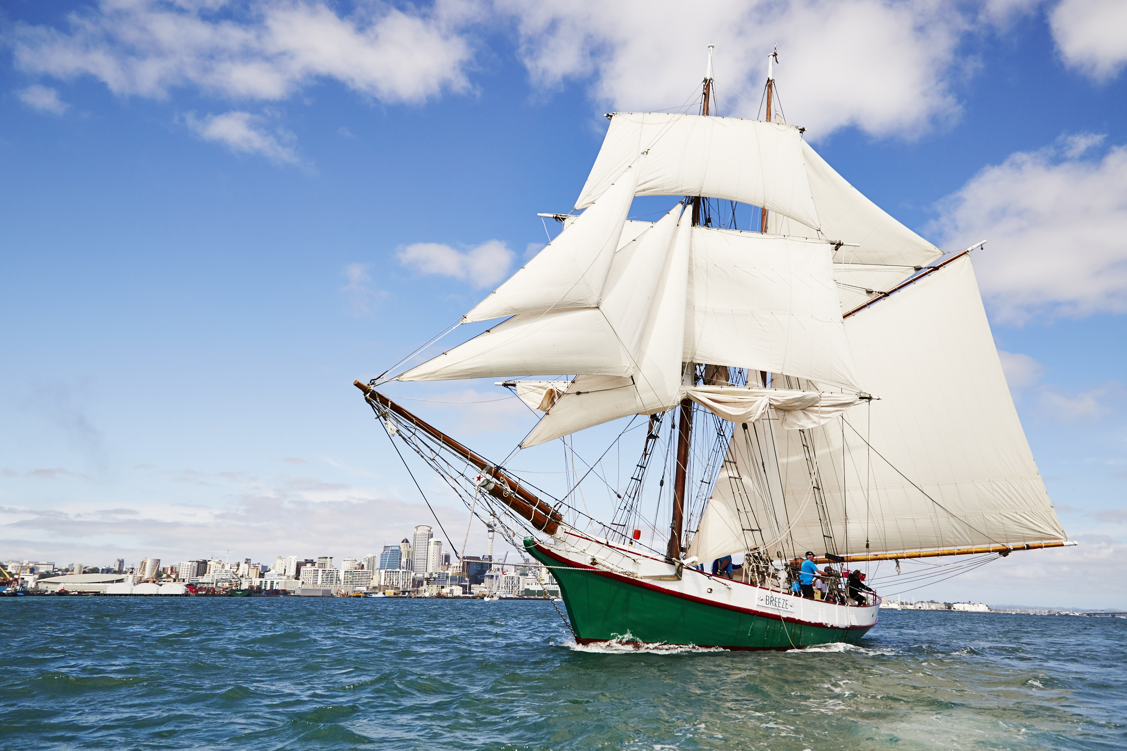 https://cdn.aucklandunlimited.com/maritime/assets/media/breeze-sailing.jpg