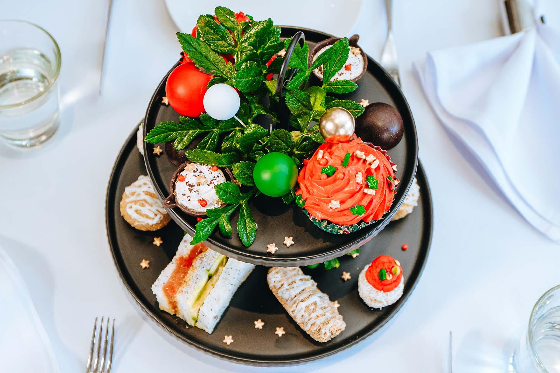 https://cdn.aucklandunlimited.com/zoo/assets/media/auckland-zoo-christmas-vegan-high-tea-from-above.jpg