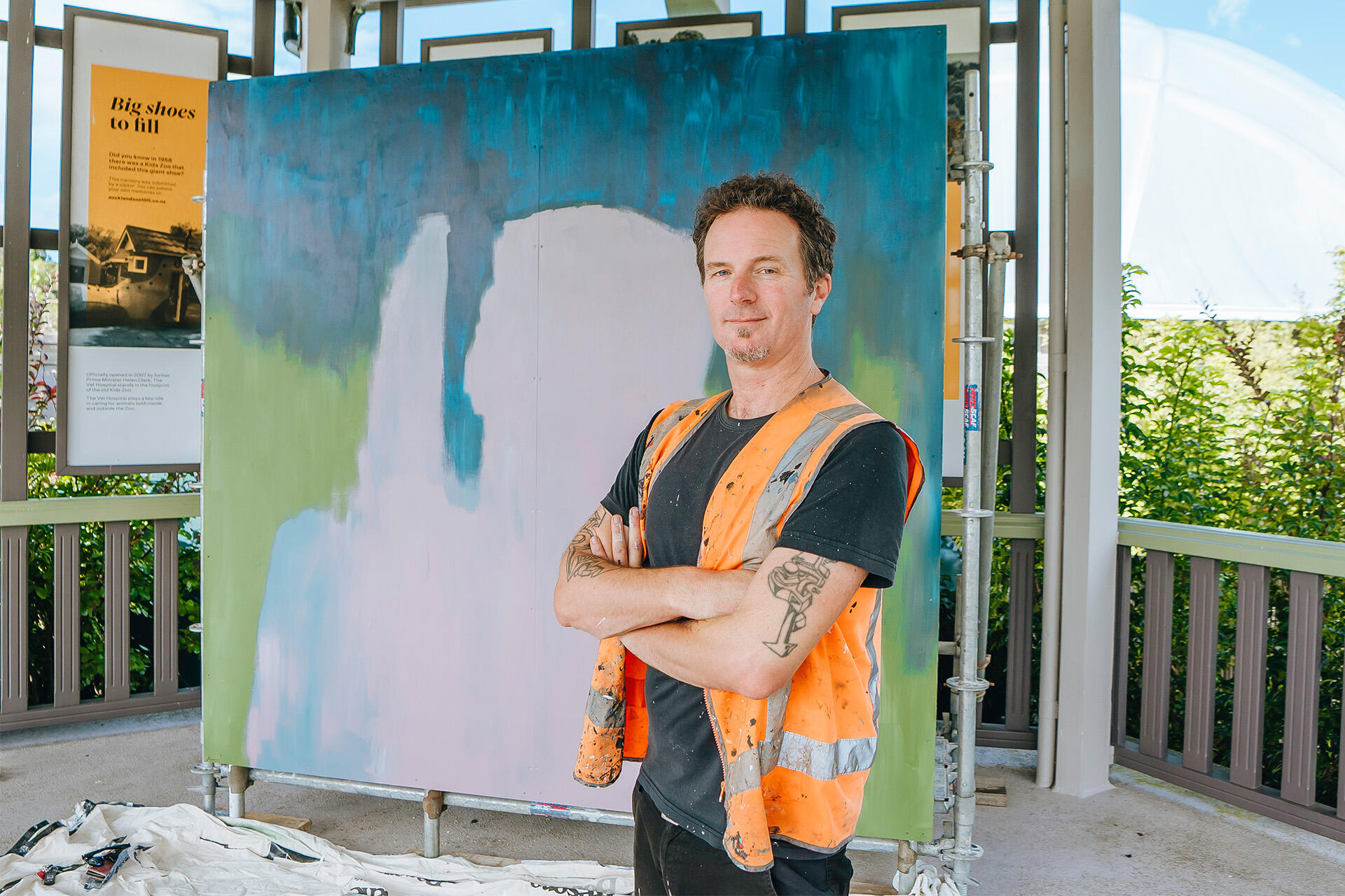 https://cdn.aucklandunlimited.com/zoo/assets/media/az-paul-walsh-david-attenborough-mural-200425-02.jpg