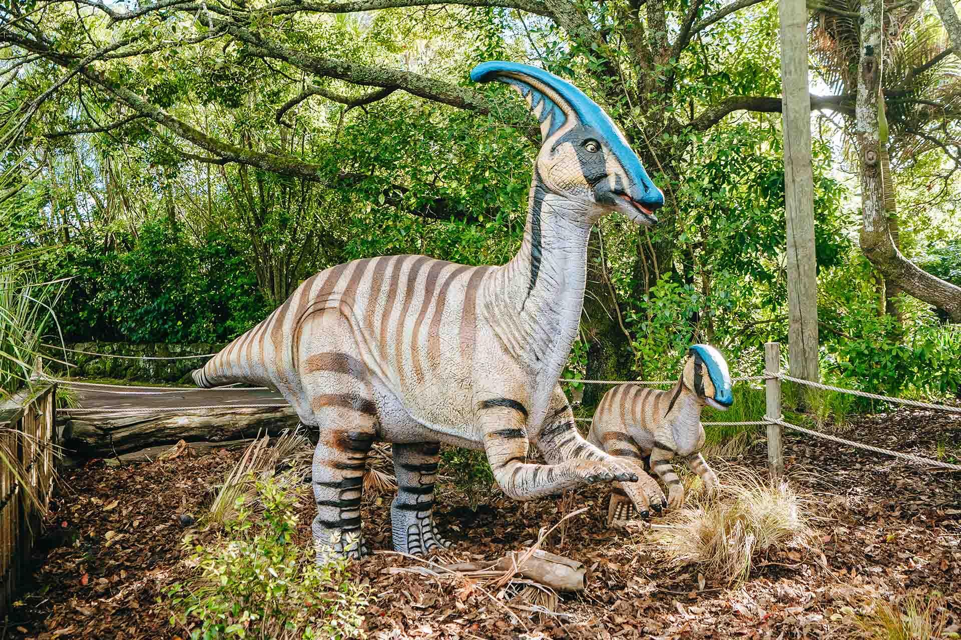 https://cdn.aucklandunlimited.com/zoo/assets/media/dinosaur-parasaurolophus-mother-and-baby.jpg