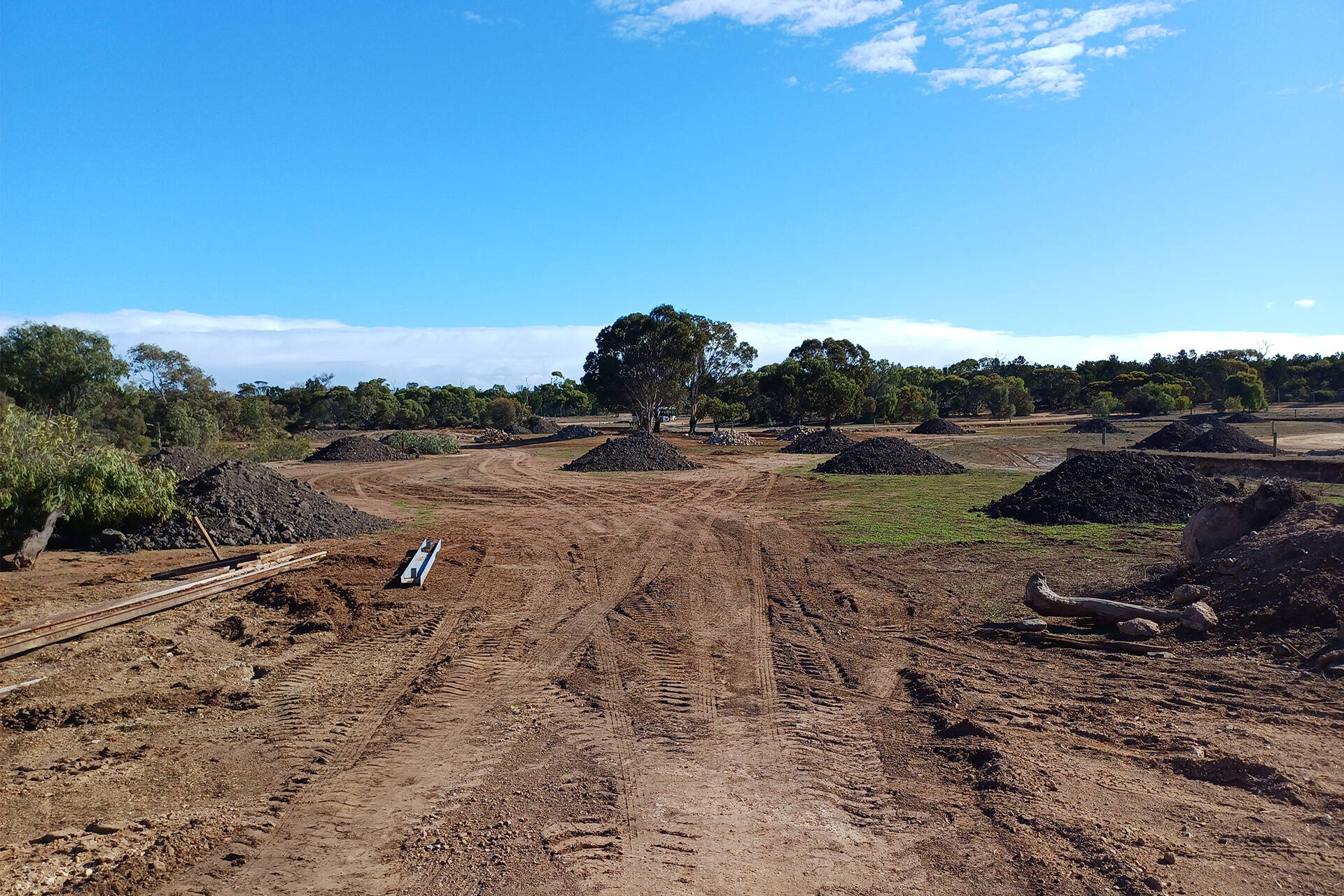 https://cdn.aucklandunlimited.com/zoo/assets/media/monarto-new-topsoil-for-laying-that-will-then-be-sown-with-grass.jpg