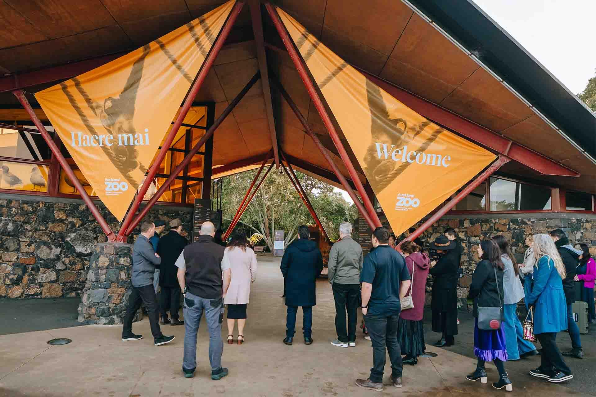 https://cdn.aucklandunlimited.com/zoo/assets/media/official-welcome-at-the-auckland-zoo-entry.jpg