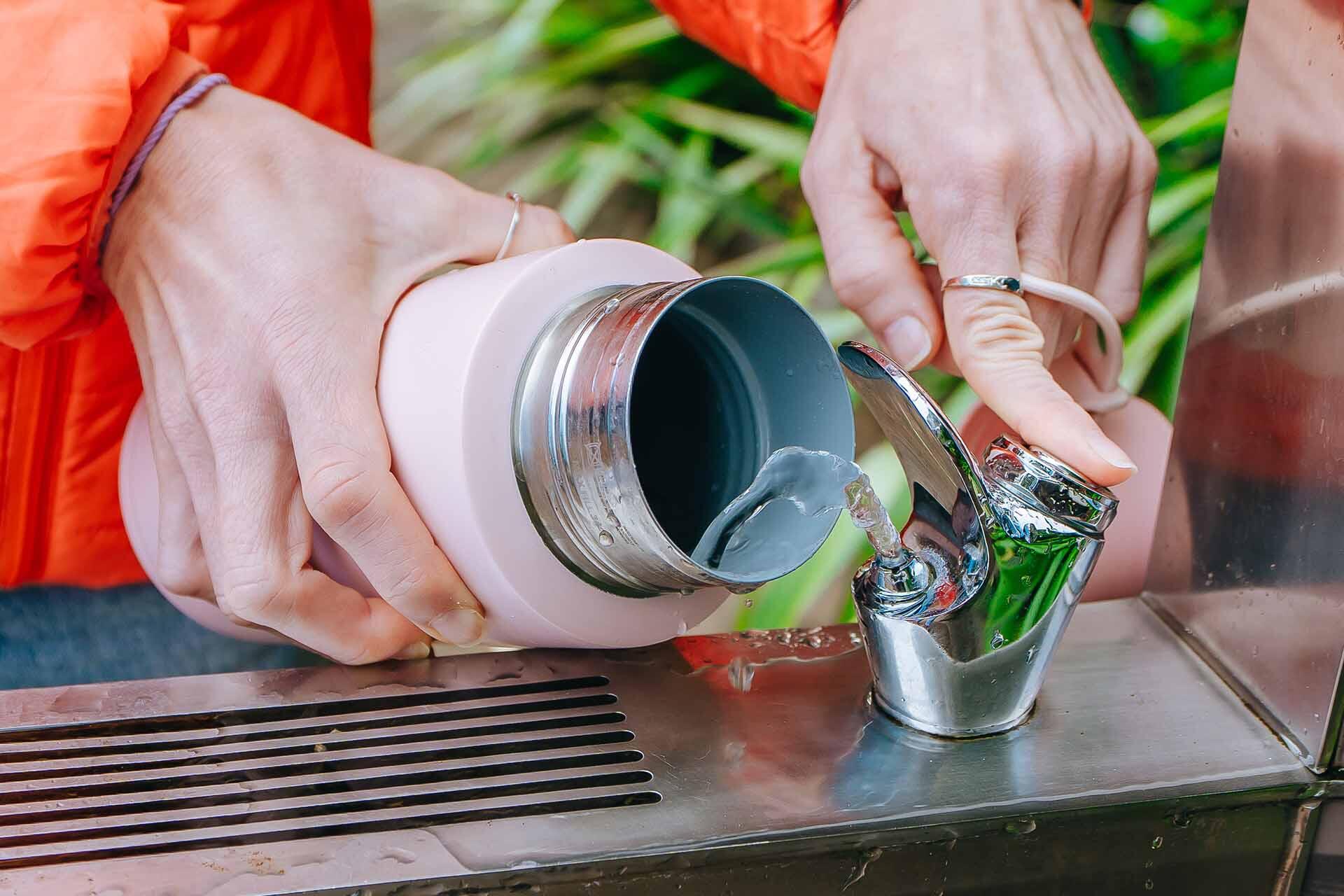https://cdn.aucklandunlimited.com/zoo/assets/media/refilling-a-water-bottle-from-a-fountain.jpg